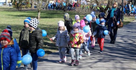 Światowy Dzień Autyzmu w Hajnówce - pochód